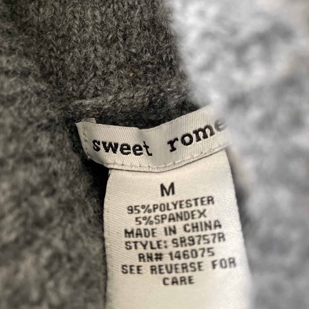 Sweet Romeo Abstract Ribbed Sweater medium NWT - Picture 4 of 9